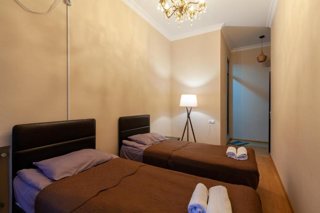 Yard-11 Hotel room 1