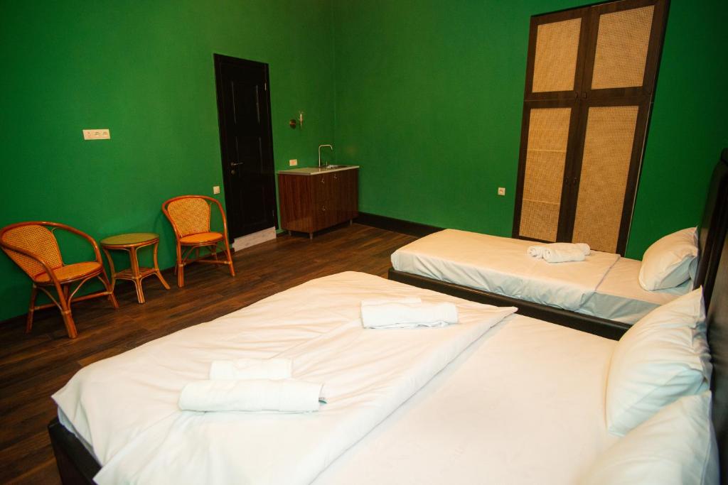 Yard-11 Hotel room 5